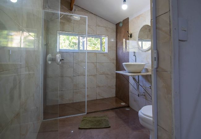 Casa em Santana de Parnaíba - Refúgio Pet-Friendly c/ Lareira, garagem e Wi-fi Casa em Santana de Parnaíba - Refúgio Pet-Friendly c/ Lareira, garagem e Wi-fi