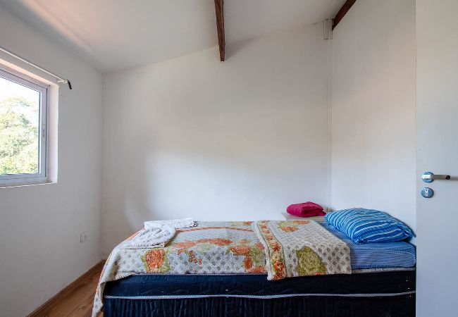 Casa em Santana de Parnaíba - Refúgio Pet-Friendly c/ Lareira, garagem e Wi-fi Casa em Santana de Parnaíba - Refúgio Pet-Friendly c/ Lareira, garagem e Wi-fi