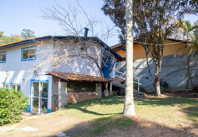 Casa em Santana de Parnaíba - Refúgio Pet-Friendly c/ Lareira, garagem e Wi-fi Casa em Santana de Parnaíba - Refúgio Pet-Friendly c/ Lareira, garagem e Wi-fi