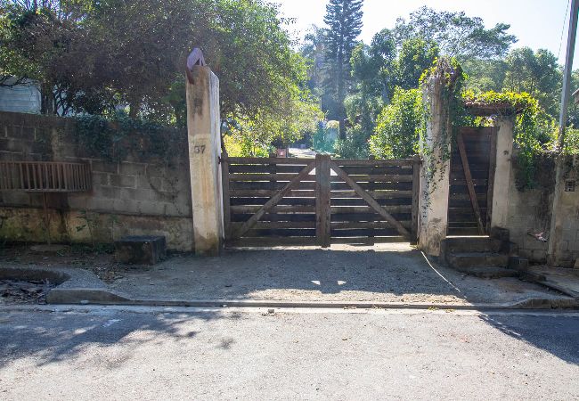 Casa em Santana de Parnaíba - Refúgio Pet-Friendly c/ Lareira, garagem e Wi-fi Casa em Santana de Parnaíba - Refúgio Pet-Friendly c/ Lareira, garagem e Wi-fi