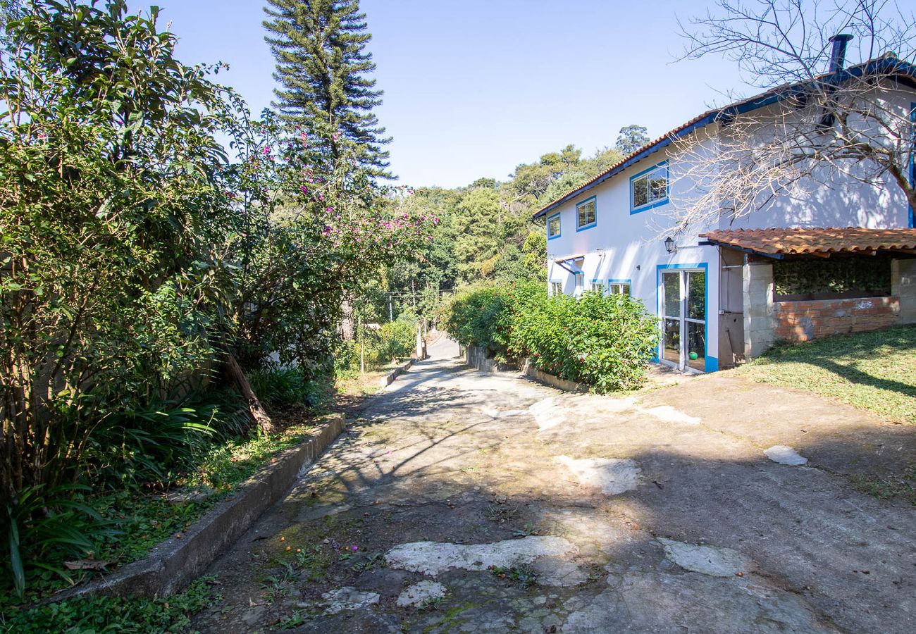 Casa em Santana de Parnaíba - Refúgio Pet-Friendly c/ Lareira, garagem e Wi-fi Casa em Santana de Parnaíba - Refúgio Pet-Friendly c/ Lareira, garagem e Wi-fi