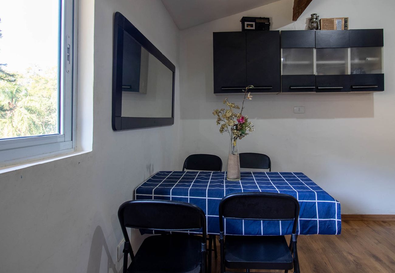 Casa em Santana de Parnaíba - Refúgio Pet-Friendly c/ Lareira, garagem e Wi-fi Casa em Santana de Parnaíba - Refúgio Pet-Friendly c/ Lareira, garagem e Wi-fi