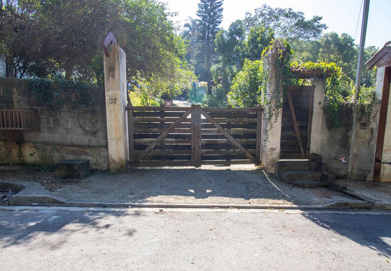 Casa em Santana de Parnaíba - Refúgio Pet-Friendly c/ Lareira, garagem e Wi-fi Casa em Santana de Parnaíba - Refúgio Pet-Friendly c/ Lareira, garagem e Wi-fi