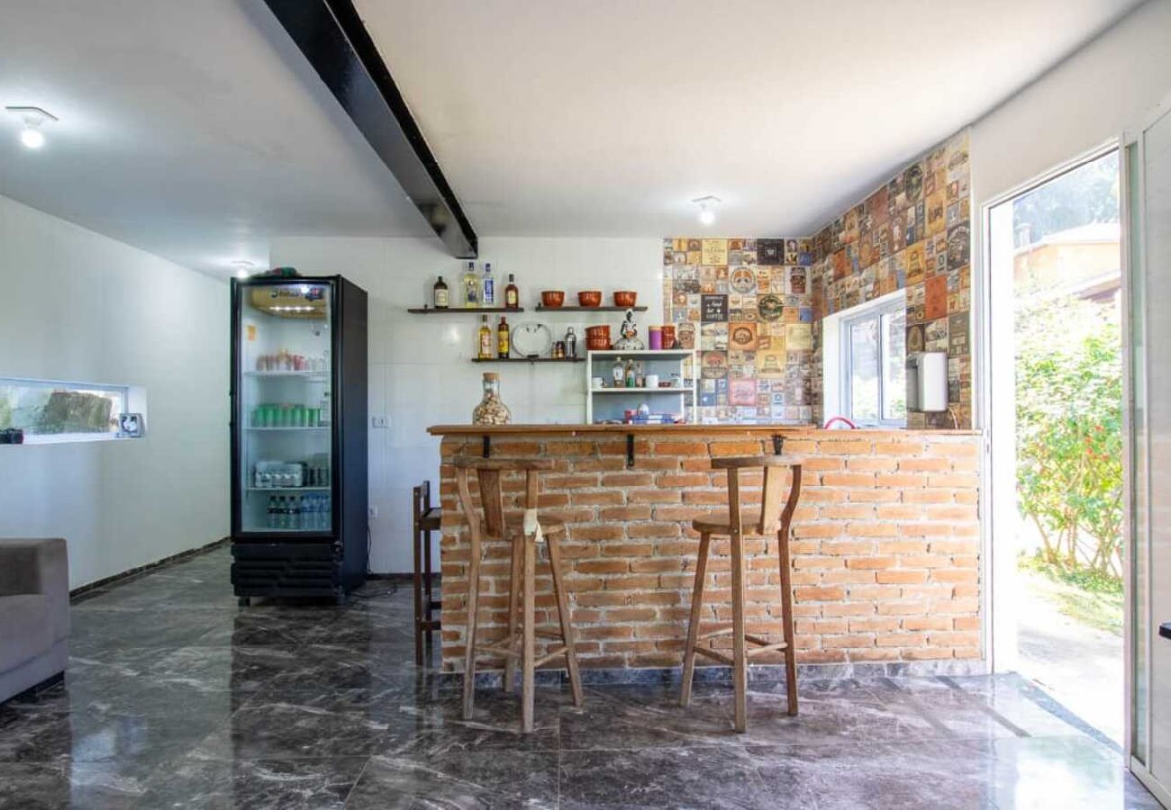 Casa em Santana de Parnaíba - Refúgio Pet-Friendly c/ Lareira, garagem e Wi-fi Casa em Santana de Parnaíba - Refúgio Pet-Friendly c/ Lareira, garagem e Wi-fi