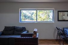 Casa em Santana de Parnaíba - Refúgio Pet-Friendly c/ Lareira, garagem e Wi-fi