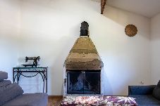 Casa em Santana de Parnaíba - Refúgio Pet-Friendly c/ Lareira, garagem e Wi-fi
