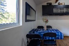 Casa em Santana de Parnaíba - Refúgio Pet-Friendly c/ Lareira, garagem e Wi-fi