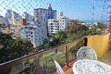 Apartamento em Guarujá - Apto pet friendly c/ Wifi a 350m da Praia do Tombo