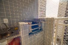 Apartamento em Mongaguá - Apto Beira-Mar com Vista, Churrasqueira e Piscina