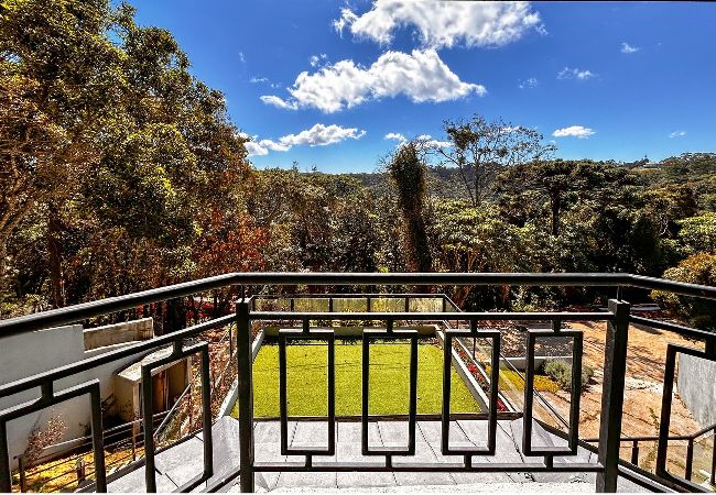 Casa em Campos do Jordão - Casa com 4 Suítes, Jacuzzi e Lareira Externa Casa em Campos do Jordão - Casa com 4 Suítes, Jacuzzi e Lareira Externa