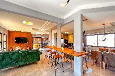 Casa em Campos do Jordão - Casa com 4 Suítes, Jacuzzi e Lareira Externa