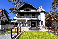 Casa em Campos do Jordão - Casa com 4 Suítes, Jacuzzi e Lareira Externa