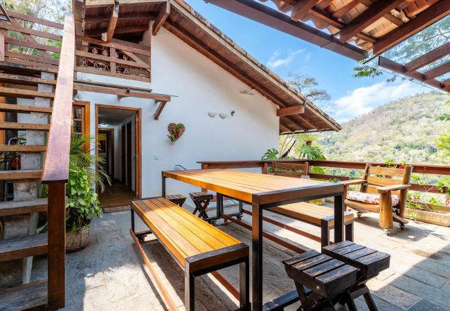 Casa em Petrópolis - Casa Valle: vista da Serra, fogão a lenha e deck