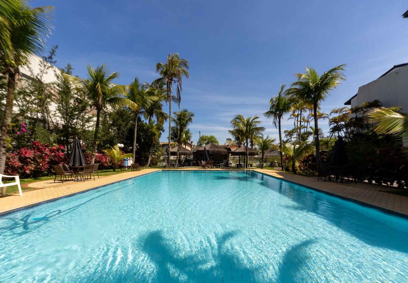 Apartamento em Guarujá - Duplex c/ Varanda, Piscina e Garagem na Enseada Apartamento em Guarujá - Duplex c/ Varanda, Piscina e Garagem na Enseada