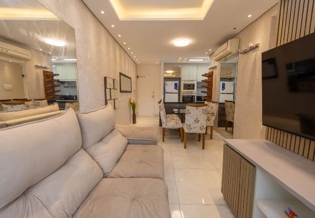 Apartamento em Guarujá - Apto c Piscina e Brinquedoteca a 400m da praia Apartamento em Guarujá - Apto c Piscina e Brinquedoteca a 400m da praia