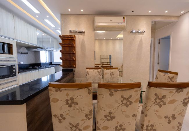 Apartamento em Guarujá - Apto c Piscina e Brinquedoteca a 400m da praia Apartamento em Guarujá - Apto c Piscina e Brinquedoteca a 400m da praia