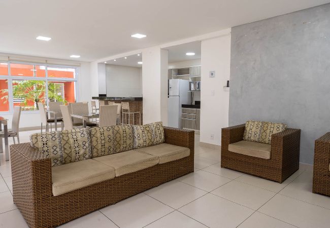 Apartamento em Guarujá - Apto c Piscina e Brinquedoteca a 400m da praia Apartamento em Guarujá - Apto c Piscina e Brinquedoteca a 400m da praia