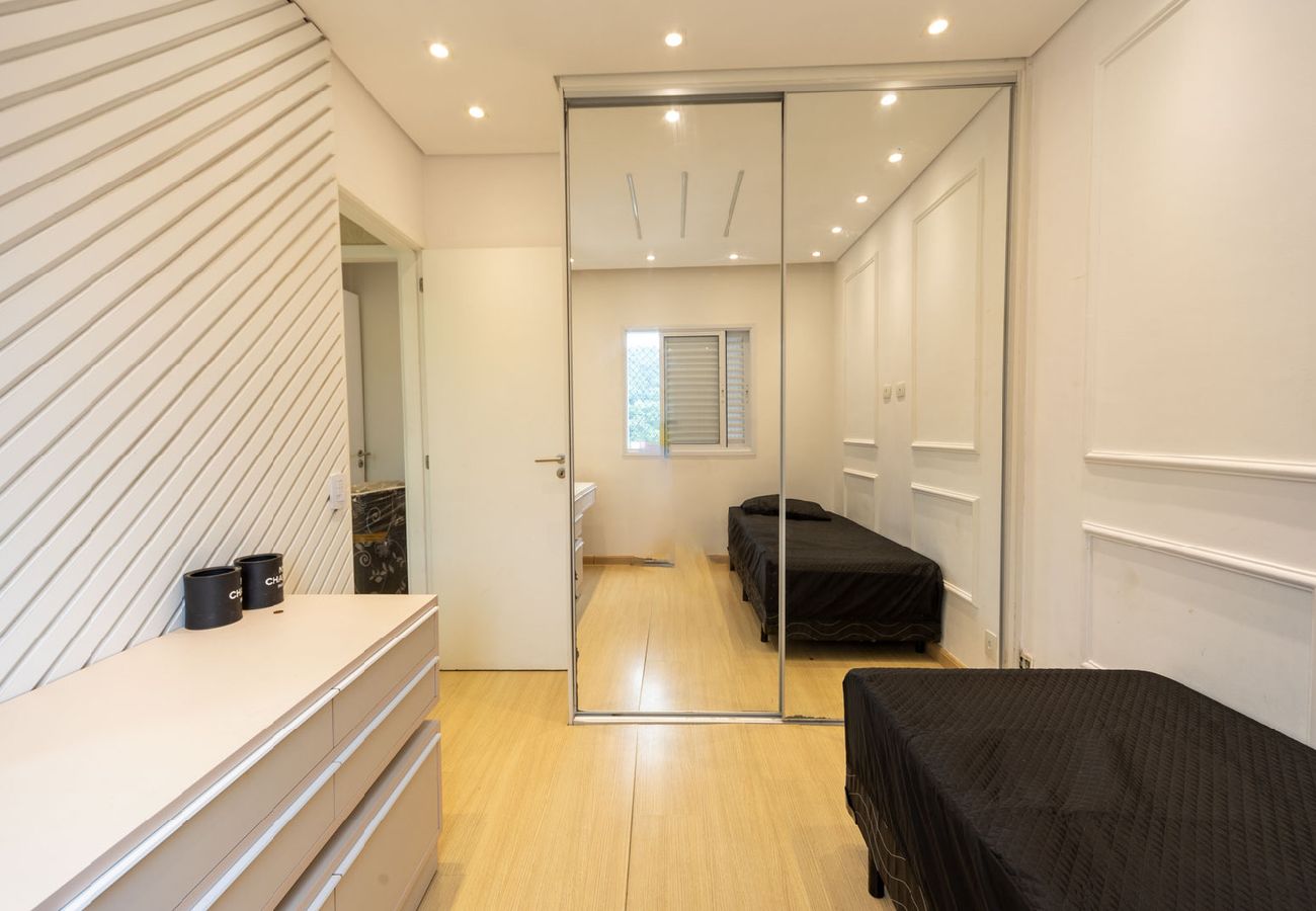 Apartamento em Guarujá - Apto c Piscina e Brinquedoteca a 400m da praia Apartamento em Guarujá - Apto c Piscina e Brinquedoteca a 400m da praia