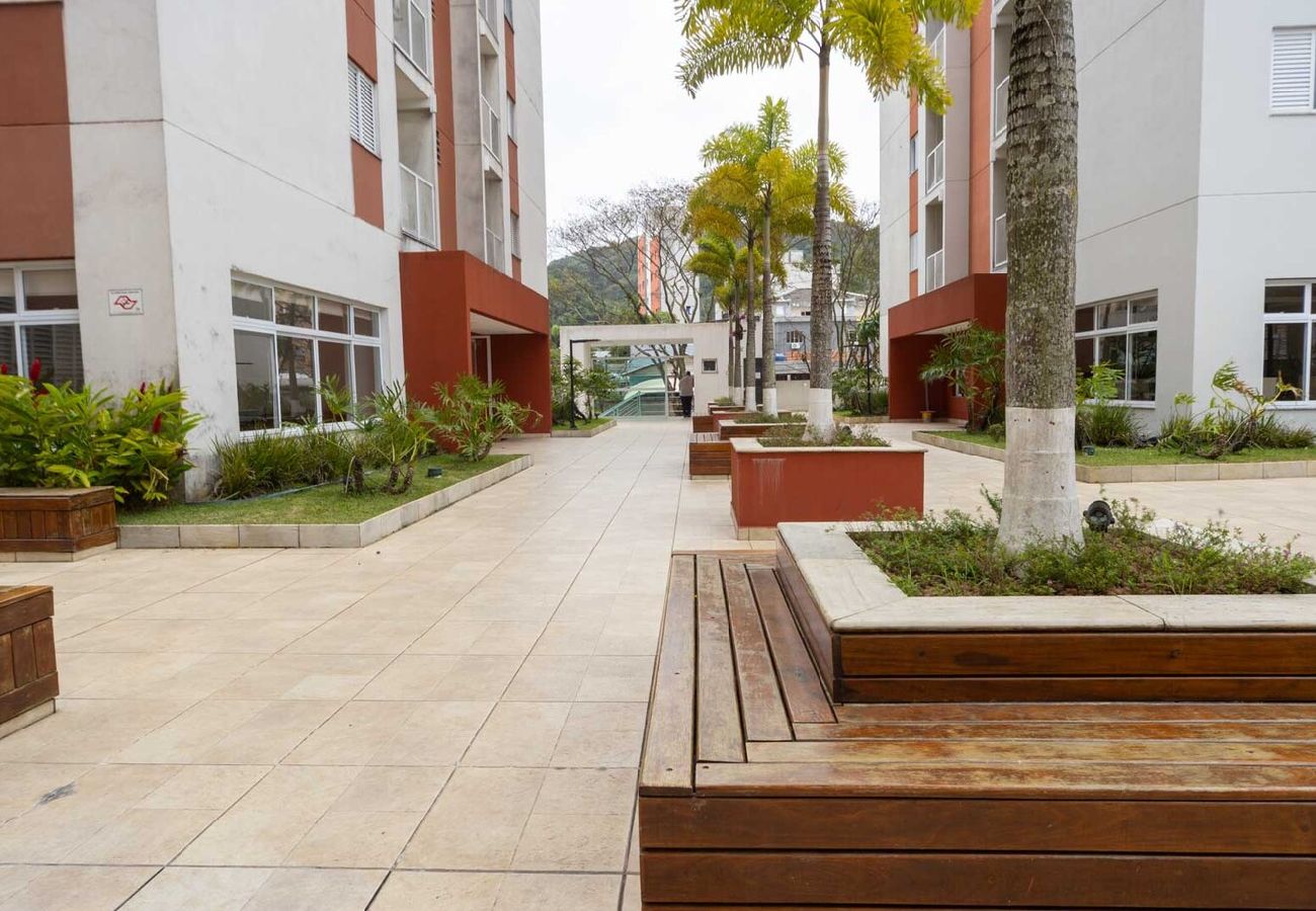 Apartamento em Guarujá - Apto c Piscina e Brinquedoteca a 400m da praia Apartamento em Guarujá - Apto c Piscina e Brinquedoteca a 400m da praia