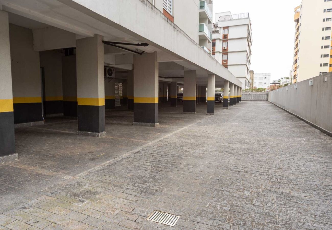 Apartamento em Guarujá - Apto c Piscina e Brinquedoteca a 400m da praia Apartamento em Guarujá - Apto c Piscina e Brinquedoteca a 400m da praia