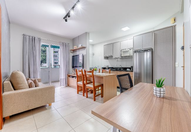Apartamento em Blumenau - Apto em Blumenau: Wi-Fi + 2 vagas + churrasqueira