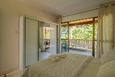 Apartamento em Mata de São João - Apto Pet Friendly c/ Churrasqueira e 2 vagas
