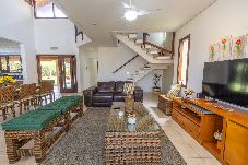 Casa em Itanhaém - Casa com Área Gourmet e Quintal a 200 m da Praia