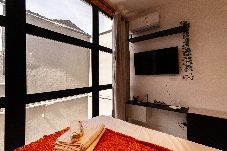 Apartamento em São Paulo - Flat no Tatuapé com Wi-Fi, academia e Smart Lock