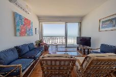 Apartamento em Guarujá - Apto Beira-Mar com Vista e Garagem em Pitangueiras