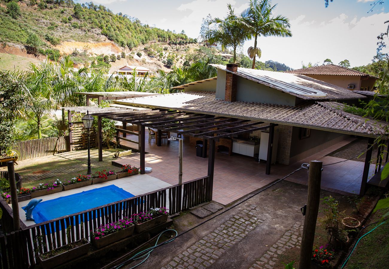 Chalé em Marechal Floriano - Chalé com Deck e Churrasqueira nas Montanhas