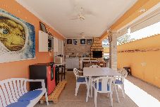 Casa em Porangaba - Casa Temática com Piscina e Churrasqueira