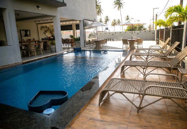 Apartamento em Japaratinga - Apto com Piscina e Salão de Jogos a 100m da praia