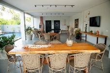 Apartamento em Japaratinga - Apto com 2 Suítes, Piscina e Jogos a 100m da praia