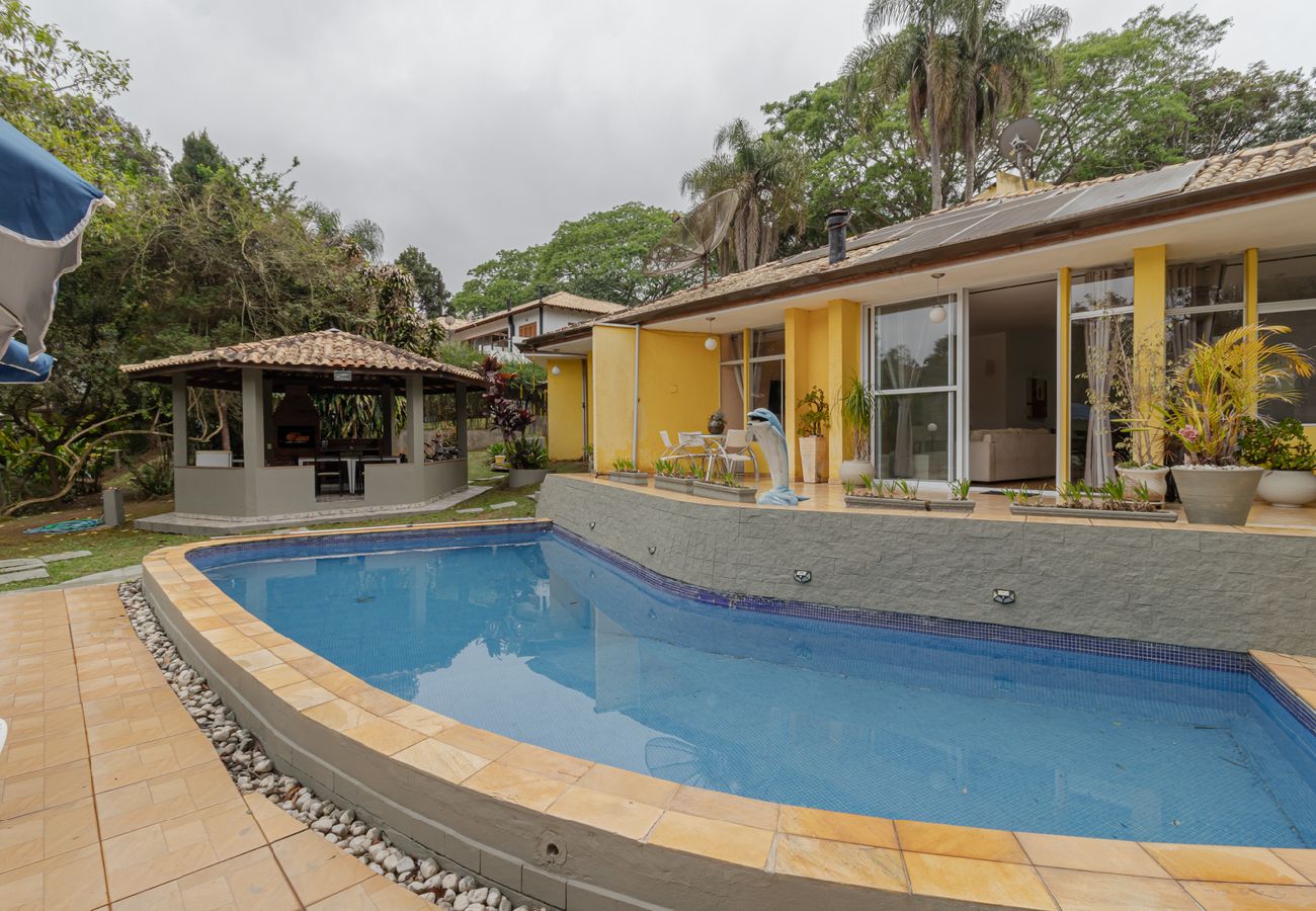 Casa em São Roque - Casa de Campo com Piscina, Lareira e Churrasqueira