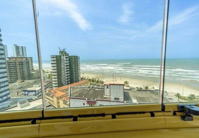 Apartamento em São Paulo - Apto com Varanda e Churrasqueira a 100m da Orla