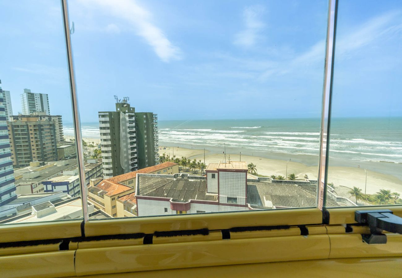 Apartamento em São Paulo - Apto com Varanda e Churrasqueira a 100m da Orla