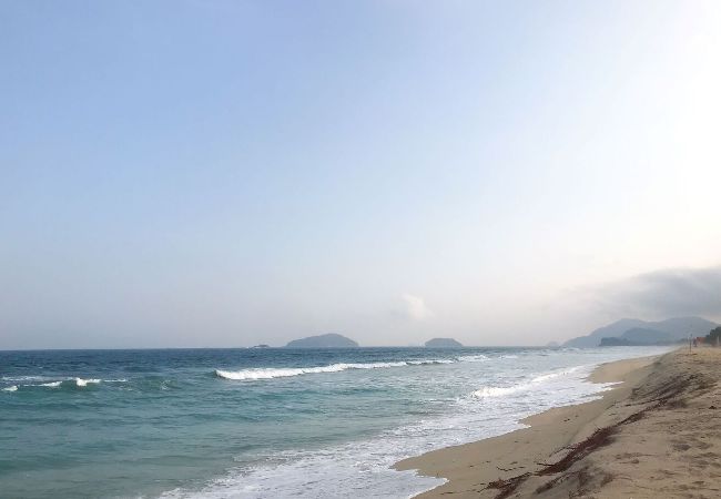 Apartamento em Angra dos Reis - Apto c/ Varanda,  Garagem e Vista das Montanhas