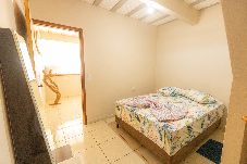 Apartamento em Angra dos Reis - Apto c/ Varanda,  Garagem e Vista das Montanhas
