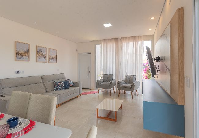 Casa em Pardinho - Casa com Churrasqueira e Wi-Fi no Ninho Verde II