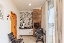 Casa em Pardinho - Casa com Churrasqueira e Wi-Fi no Ninho Verde II