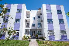 Apartamento em Rio das Ostras - Apto Pet friendly com Wi-Fi e Garagem