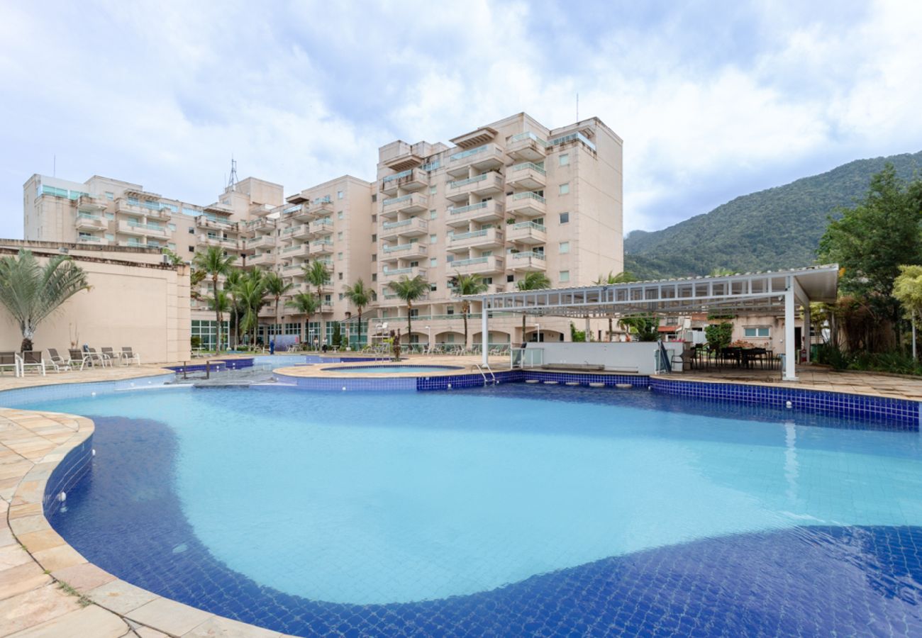 Apartamento em Itacurussá - Loft c Varanda, Piscina e Academia em Itacuruçá