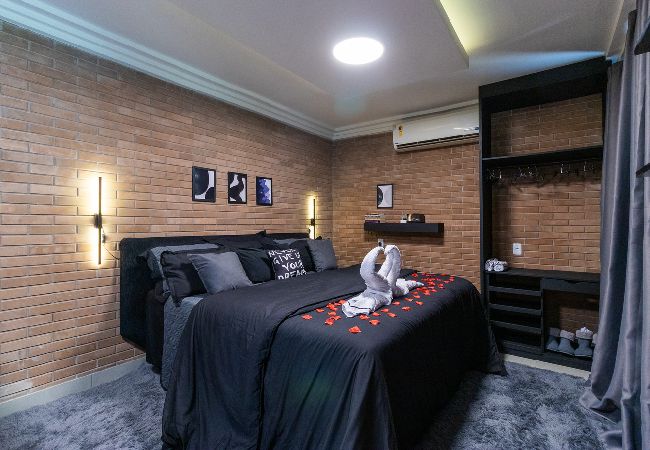 Chalé em Bragança Paulista - Aconchego Casa 01: Ofurô, Lareira e Sala de Cinema