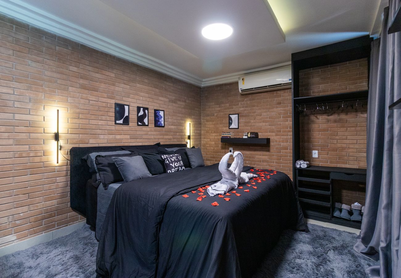 Chalé em Bragança Paulista - Aconchego Casa 01: Ofurô, Lareira e Sala de Cinema