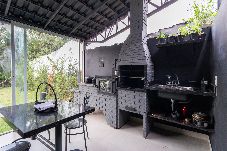 Chalé em Bragança Paulista - Aconchego Casa 01: Ofurô, Lareira e Sala de Cinema