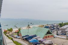 Apartamento em Florianópolis - Apto Pé na Areia com Varanda e Churrasqueira