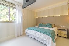 Apartamento em Florianópolis - Apto Pé na Areia com Varanda e Churrasqueira