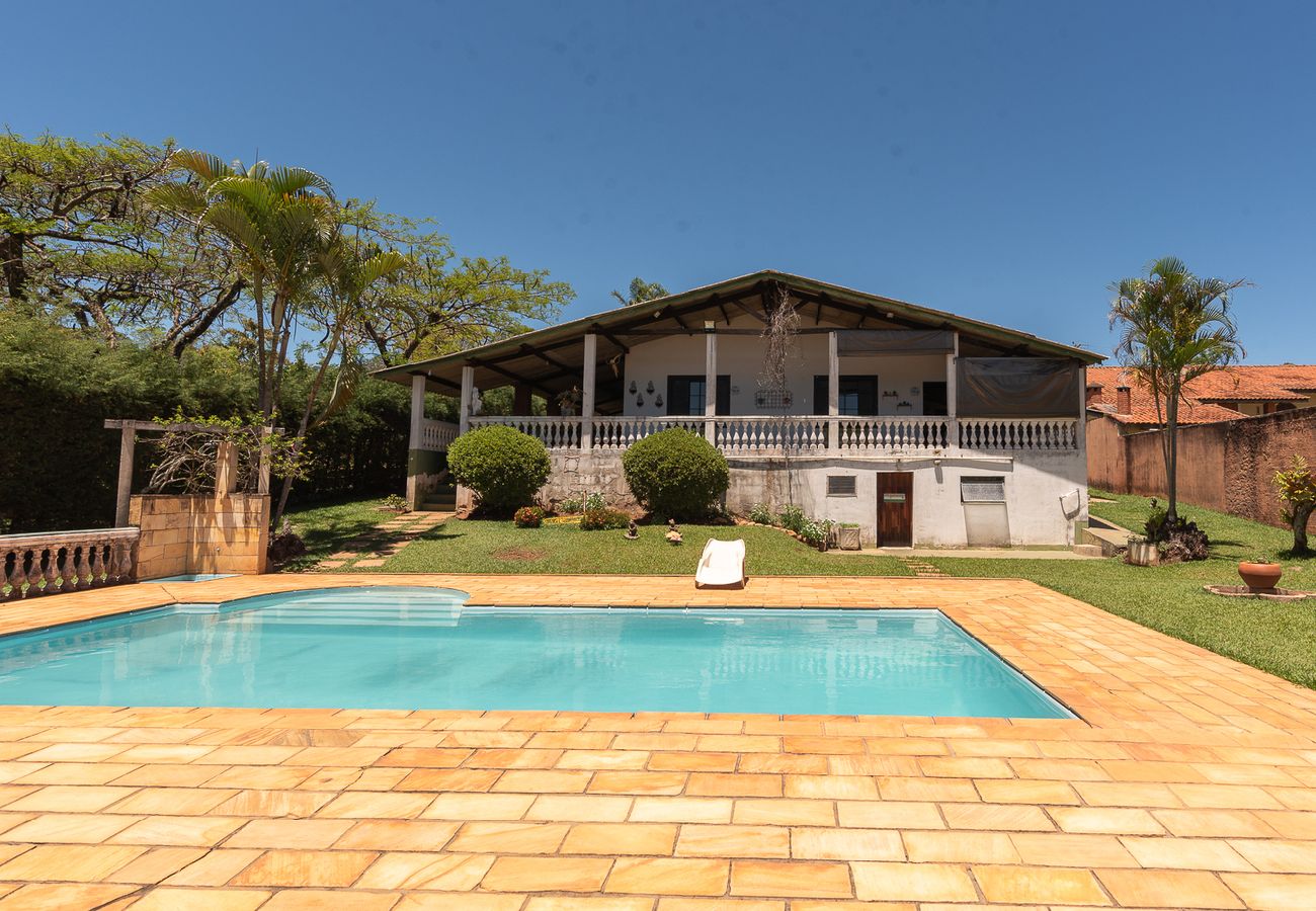 Casa em  - Casa de Campo com Piscina e Lareira em Bragança