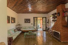 Casa em  - Casa de Campo com Piscina e Lareira em Bragança