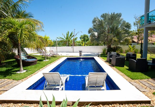 Casa em  - Casa com Piscina, Quadra de Areia e Churrasqueira